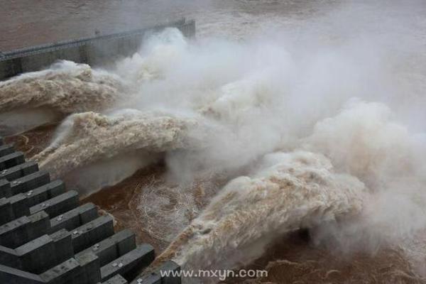 做梦发大水是什么意思周公解梦(做梦发大水是什么意思周公解梦代表数字几)