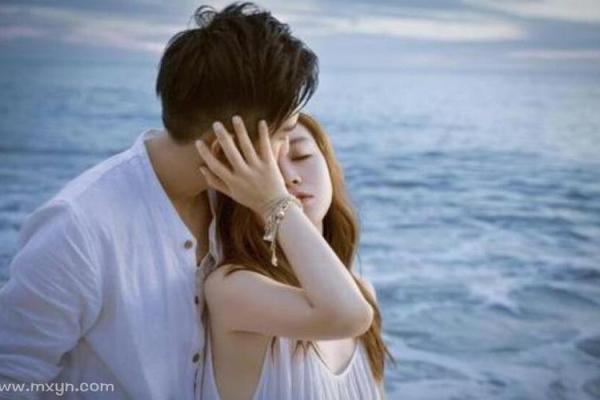 已婚女人梦到和别的男人睡觉(已婚女人梦到和别的男人睡觉是什么意思原版周公解梦)