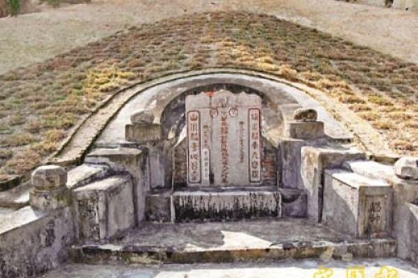 梦见墓地是什么意思有什么预兆(女人梦见一片坟地预兆什么)