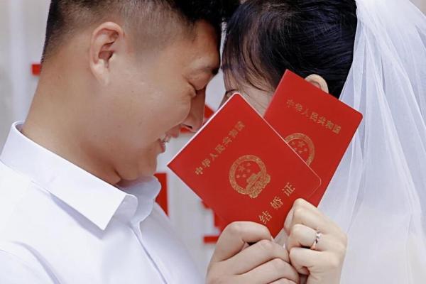 1993结婚领证吉日查询(1993年结婚证是什么样子)