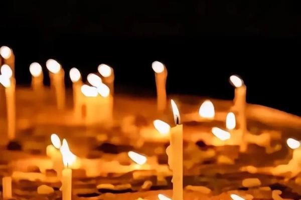 女儿梦见爸爸死了是什么征兆—女儿梦见爸爸死了是什么征兆还梦见梦让爸爸回我信息