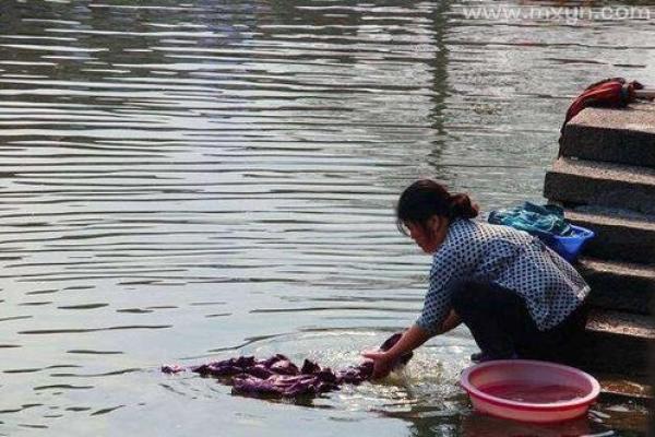 梦见洗衣服是什么意思;梦见洗衣服是什么征兆 女人