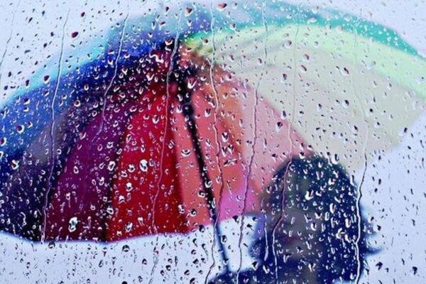 五十多岁的女人梦见下大雨(五十多岁的女人梦见下大雨出去又回来了)