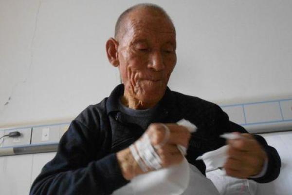 梦到去世的奶奶(梦见死去的奶奶什么兆头)