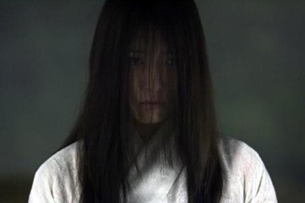 梦见女鬼是什么意思(梦见女鬼吓醒是好事还是坏事)