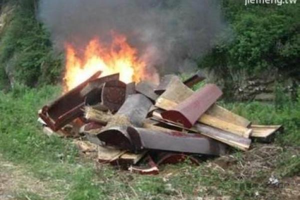 梦见家里失火是什么征兆女性(梦见家里失火了有什么预兆)
