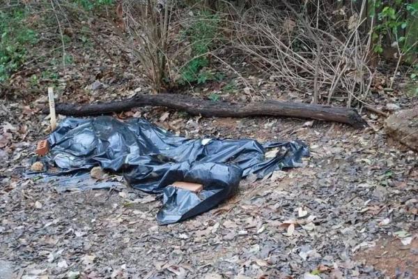 女人梦到死人什么预兆(女人梦见死人好吗)